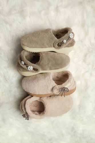 Crocs Damskie Ciepłe Kapcie Domowe Classic Unfurgettable 211116 Clog 39-40 na Arena.pl