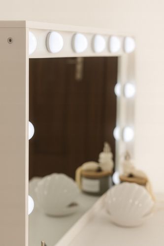 TOALETKA KOSMETYCZNA BIAŁA Z LUSTREM I OŚWIETLENIEM LED SUNNY + na Arena.pl