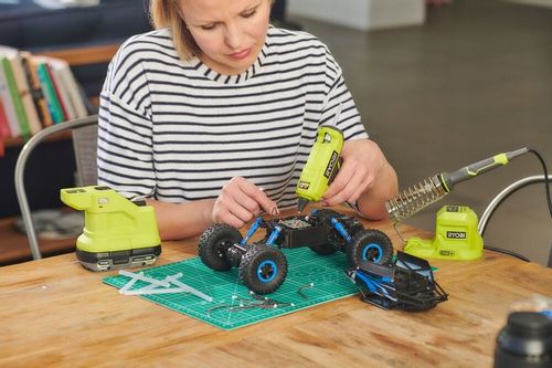 RYOBI AKUMULATOROWY PISTOLET DO KLEJU NA GORĄCO 7MM STACJA DOKUJĄCA RGLM18 na Arena.pl