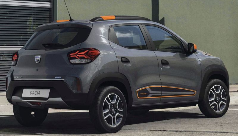 Dacia Spring - Listwa CHROM na Klapę zdjęcie 9