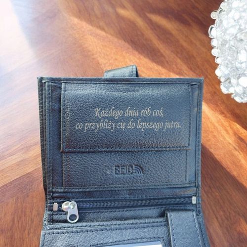 PREZENT NA DZIEŃ CHŁOPAKA TATY SKÓRZANY PORTFEL Z GRAWEREM MĘSKI DLA NIEGO na Arena.pl