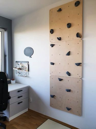 Ścianka wspinaczkowa do pokoju dzieci 225x75 cm drewno sklejka szare uchwyty na Arena.pl