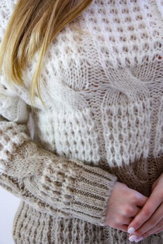 Sweter z Bufiastymi Rękawami w Warkocze Kremowo-Beżowo-Biały UNI na Arena.pl