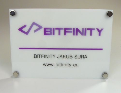 tabliczka szyld z plexi firmowa informacyjna z nadrukiem UV format A4 na Arena.pl