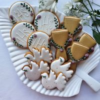 CIASTKO KOMUNIA ZESTAW GOŁĄBEK IHS KIELICH KWIATKI 12 SZTUK