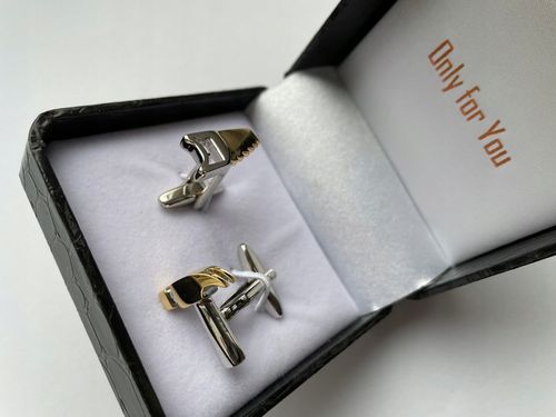 Spinki do mankietów EXC Narzędzia Młotek i Piła dla Cieśli Stolarza złocone na Arena.pl