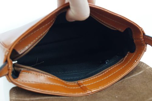 VERA PELLE torebka skórzana listonoszka z klapą i paskiem V109 czerwona na Arena.pl