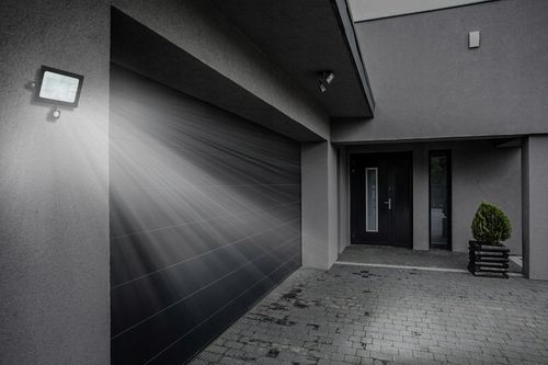 HALOGEN Naświetlacz CZUJNIK ruchu LAMPA LED 50W IP66 Reflektor 6000LM na Arena.pl