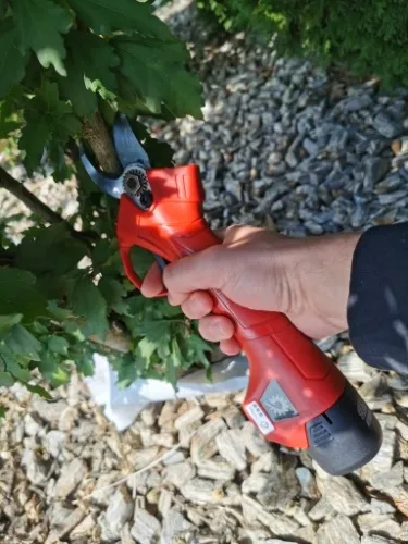 SEKATOR AKUMULATOROWY KOWADEŁKOWY NOŻYCE OGRODOWE ELEKTRYCZNE 2X BATERIA na Arena.pl