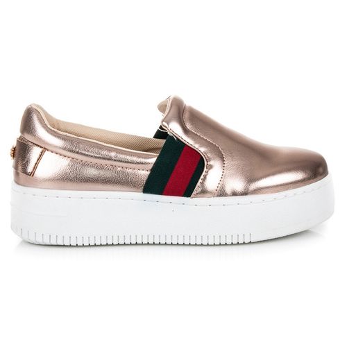 Slipony na platformie r.39 na Arena.pl