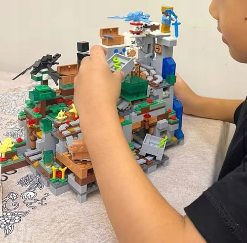 KLOCKI Minecraft GÓRSKA JASKINIA KOPALNIA na Arena.pl