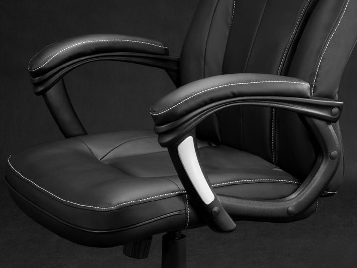 FOTEL BIUROWY STYLOWY SKÓRZANY CZARNY OBROTOWY REGULOWANY zdjęcie 9