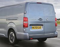 OPEL VIVARO III Listwy CHROM na Klapę Drzwi Tylne