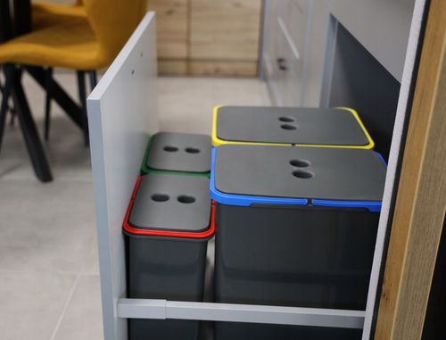 Zestaw koszy do segregacji śmieci 2x20L 2x8L do szafek min 50cm Merill na Arena.pl