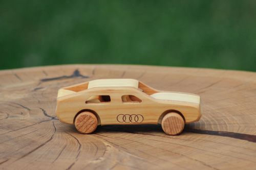 Samochód "Audi Quattro" na Arena.pl