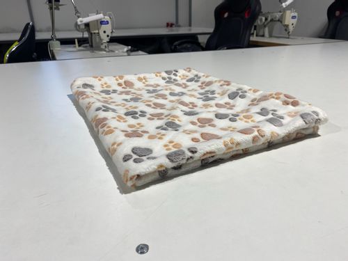 Koc Polarowy 70X50 Cm Łapy Jasne na Arena.pl