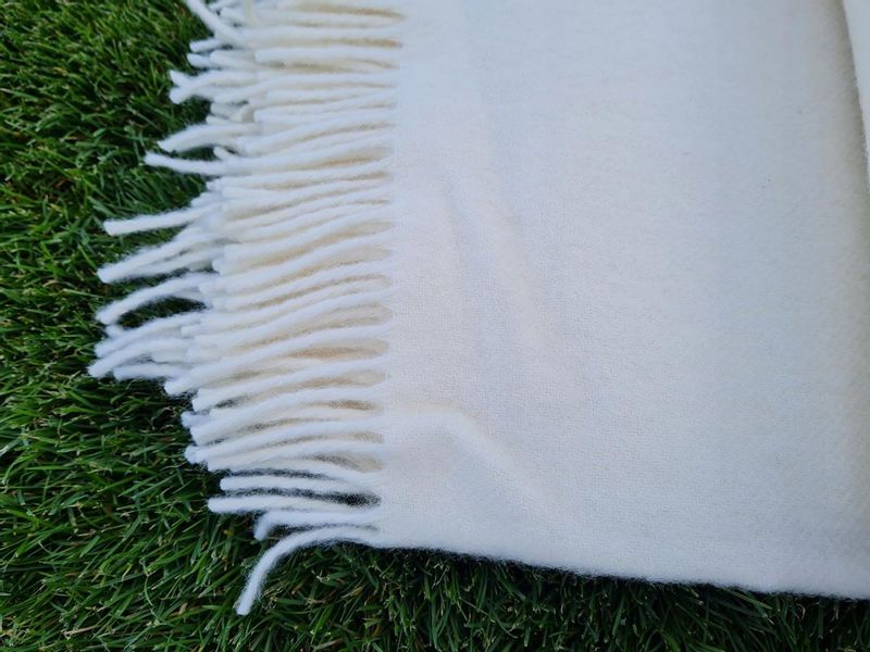 Koc wełniany z frędzlami 150x200 DIAGONAL wełna nowozelandzka ekri zdjęcie 7