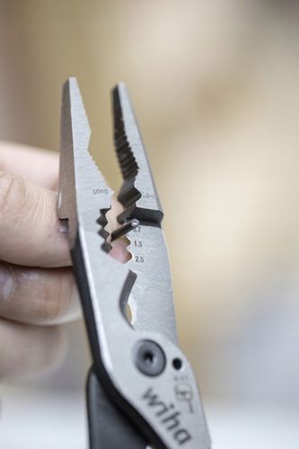 Wiha szczypce uniwersalne 8w1 izolowane 1000V dla elektryka 45705 + na Arena.pl