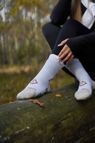 SKARPETY TREKKINGOWE Z WEŁNY MERYNOSÓW 90% MERINO WEŁNA TERMOAKTYWNE DŁ.3/4 na Arena.pl