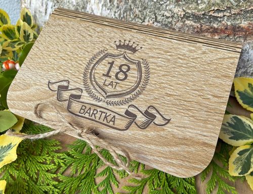 PUDEŁKO NA PIENIĄDZE PREZENT NA ROCZNICĘ URODZINY 18-40-100 LAT HD-KOLORY na Arena.pl