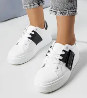 Białe sneakersy zdobione czarną klamerką Toni 39