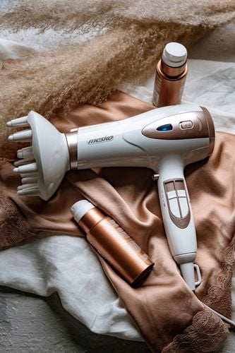 SUSZARKA DO WŁOSÓW Z JONIZACJĄ 2400W Zimny nawiew + Koncentrator i na Arena.pl