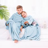 Koc z rękawami Lazy 90x105 błękitny DecoKing