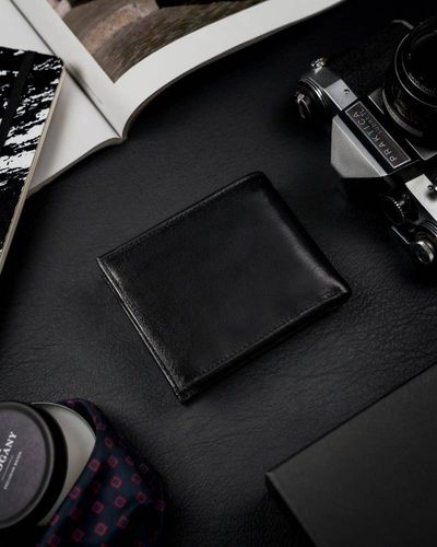 Portfel męski z naturalnej skóry licowej, etui z okienkiem na zdjęcie na Arena.pl