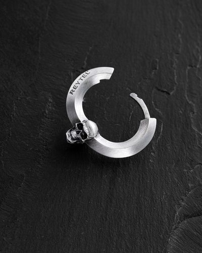 Srebrny kolczyk-kółko CALVARIA na Arena.pl