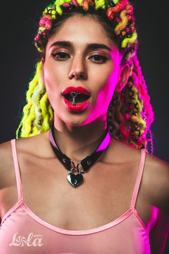 the collar party hard utopia na Arena.pl