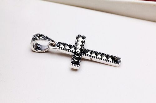 Srebrny krzyżyk CDM3440 - Markazyty na Arena.pl