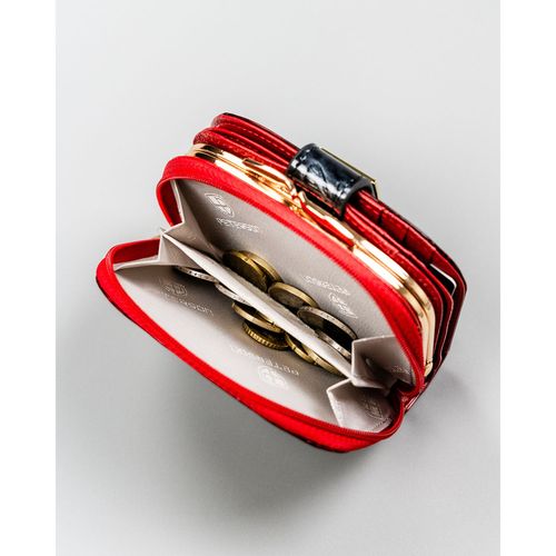 mały portfel damski ze skóry naturalnej w czerwonym kolorze z tłoczonym na Arena.pl