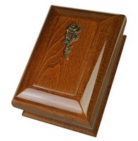 Duża drewniana urna kremacyjna na ludzkie prochy