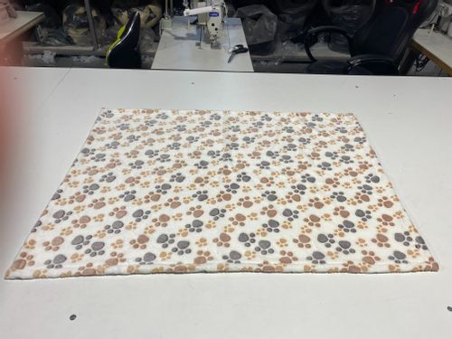 Koc Polarowy 70X50 Cm Łapy Jasne na Arena.pl