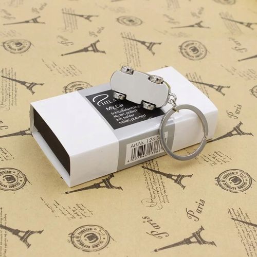 Brelok Samochodzik Cars Srebrny Tuning Ozdoba Breloczek do kluczy Zawieszka na Arena.pl