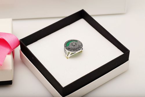 srebrny dostojny pierścionek z agatem i markazytami na Arena.pl