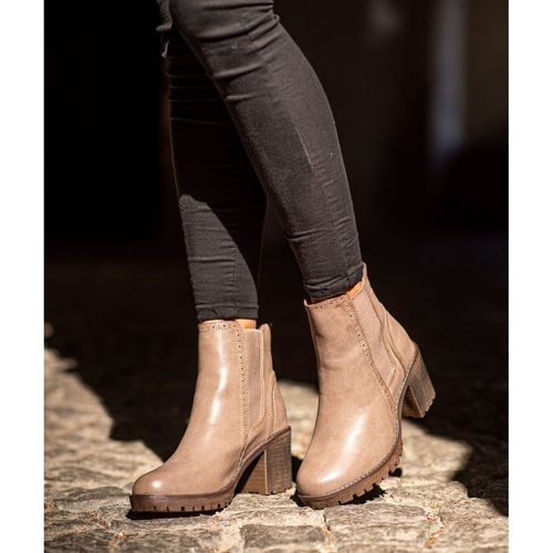 Wsuwane Botki Na Platformie r.36 na Arena.pl