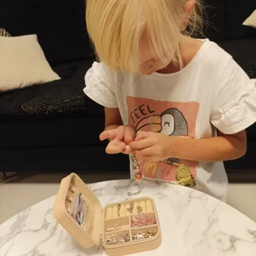 Zestaw do Robienia Bransoletek Koraliki Biżuterii Prezent Zawieszki Kuferek na Arena.pl