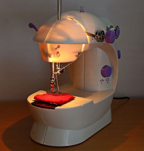 Mini maszyna do szycia dla dzieci nić igła akcesoria + stolik pedał na Arena.pl
