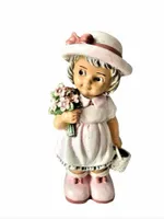 FIGURKA GIPSOWA DZIEWCZYNKA Z BUKIETEM KWIATÓW