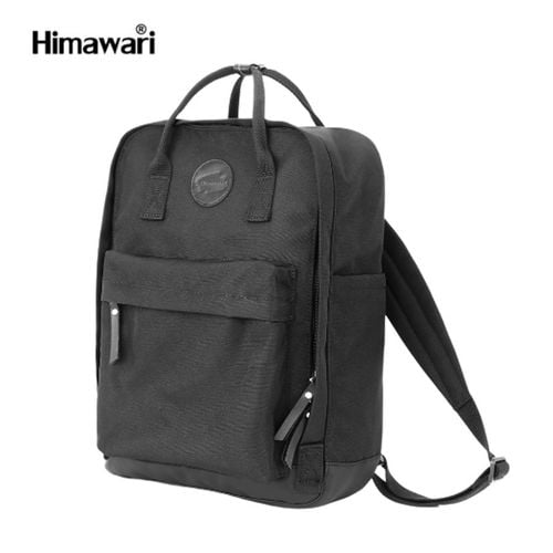 czarny plecak damski zawieszony na regulowanych szelkach i zamykany na Arena.pl