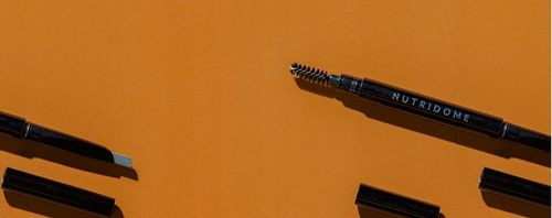 KREDKA DO BRWI ze szczotką GRAFITOWA z OLEJKIEM RYCYNOWYM miękka NUTRIDOME na Arena.pl