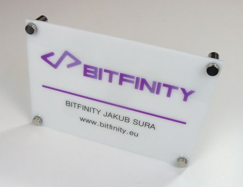 tabliczka szyld z plexi firmowa informacyjna z nadrukiem UV format A4 na Arena.pl