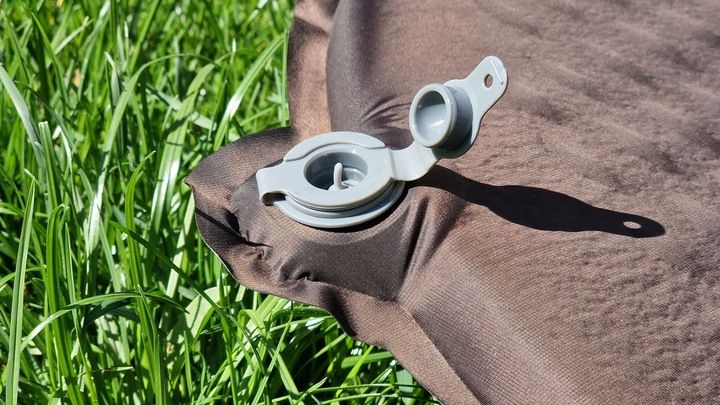 Materac samopompujący FIT 600 BUSHMEN zdjęcie 6