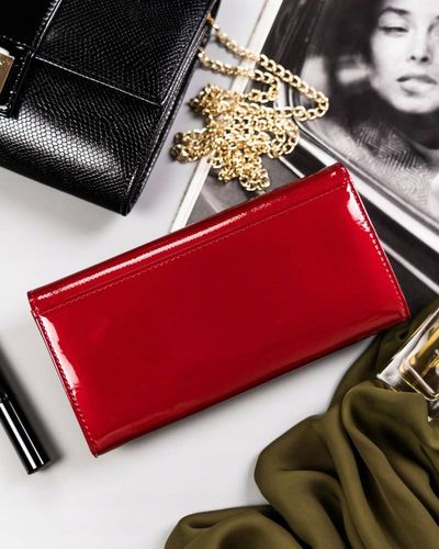 duży, pojemny portfel damski ze skóry lakierowanej na zatrzask - rovicky na Arena.pl