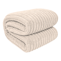 Miękki koc Lea 200x220 ecru lekki tłoczony do sypialni salonu