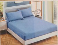 Niebieskie prześcieradło na gumkę