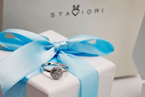 Złoty pierścionek PBD3892 - Diament na Arena.pl