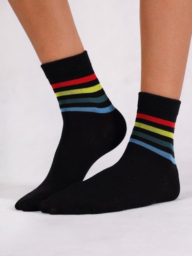 Skarpety chłopięce długie bawełniane kolorowe paski 3PAK 27-30 YOCLUB na Arena.pl