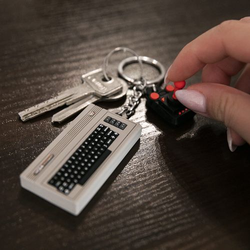 Brelok Konsola Commodore C64 na Arena.pl